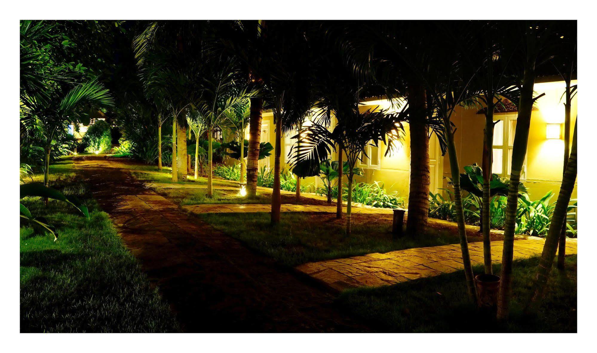 Oasis Hotel Nyoungoo Exterior foto